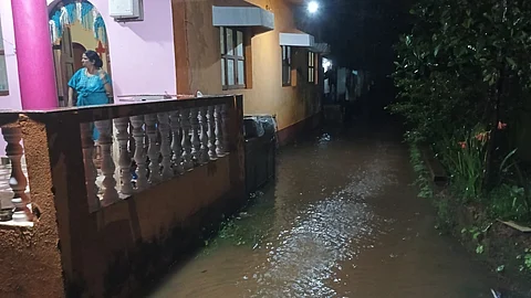 Hospital Water Overflow Enters Freedom Fighter’s Son’s Courtyard in Tuem