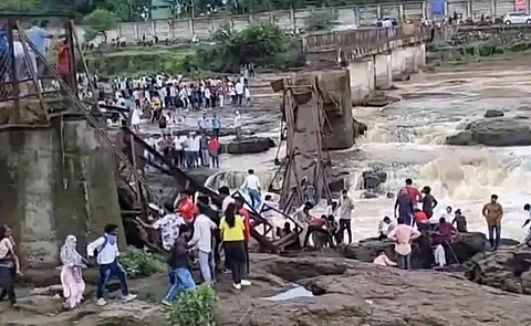 Tragedy in Pune: Indrayani Bridge Collapses, 6 Dead, 25 Feared Swept Away