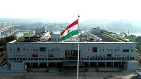 High Court Quashes FIR and LOC Against Four in ₹100 Crore Share Market Scam Case