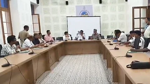 Traffic police, MMC demand action on hazardous MPA wall in Baina