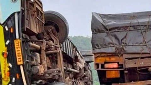 Goa-Bengaluru Bus Meets with Major Accident Near Yellapur; Bus Left Dangling Over Cliff, Several Injured