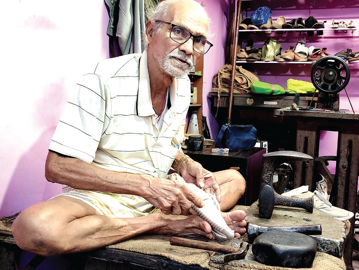 84-Year-Old Cobbler of Aldona: Raghoba Sataderkar’s 70 Years of Craft and Resilience