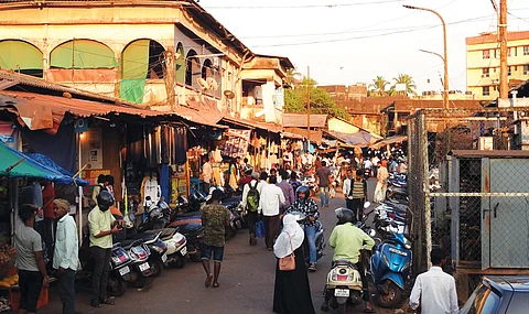 MMC turning blind eye to hundreds of unlicensed market traders: Activists
