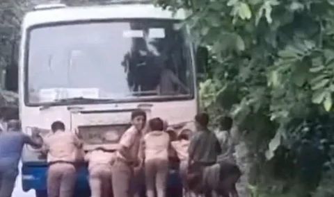 KTC Driver Penalized for Making Students Push Bus in Goa’s Nuvem-Manora Route
