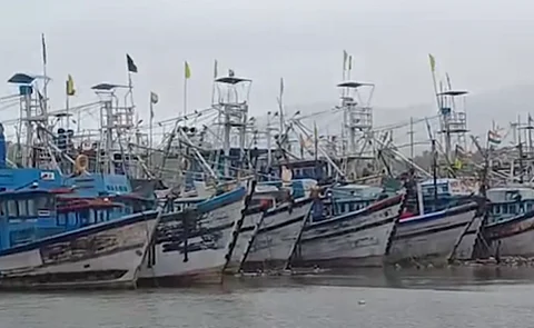 Rachol Jetty Faces Chaos Over Unauthorized Boat Parking and Health Concerns