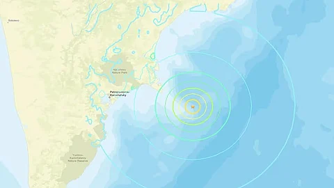 Tsunami Alert in Russia After Series of Powerful Earthquakes Strike Within an Hour