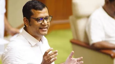 Yuri Alemao Slams Govt’s ₹135 Crore Ferry Repair Spend, Calls It “Illogical”