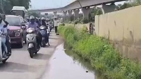 Two Injured in Two-Wheeler Collision Near Merces Junction After Rider Tries to Avoid Waterlogged Stretch