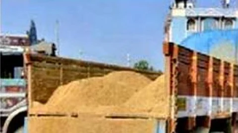Illegal Sand Smuggling Thrives at Goa-Karnataka Border Despite Ban, Bribes Alleged