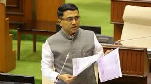 CM Assures Clearance of All Pending Laadli Laxmi Applications Before New Approvals