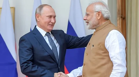 India Halts Russian Oil Imports Amid Shrinking Discounts and Trump’s Tariff Threats