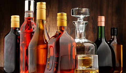 Goa Govt Mulls Ban on Liquor in Glass Bottles Along Beaches to Curb Tourist Injuries and Littering
