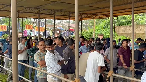 Massive Crowd Turns Up for Quepem Sarvajanik Ganesh Utsav Lottery; Police Ensure Smooth Arrangements