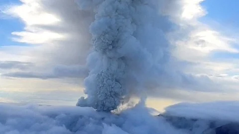 Krasheninnikov Volcano Erupts After 600 Years in Russia’s Far East, Possibly Triggered by Major Earthquake