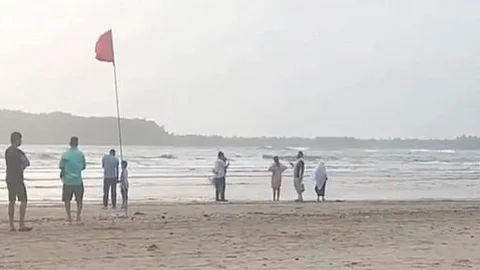 Miramar Beach Plunged into Darkness, Locals Demand Urgent Restoration of Street Lighting