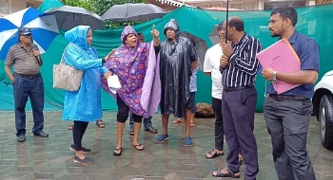 Betalbatim farmers protest illegal wall blocking field access