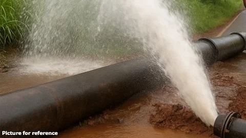 Major Pipeline Burst at Colvale Causes Water Wastage; Residents Urge Immediate PWD Action