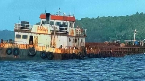 Loaded Barge Sinks in Zuari River Near Goa Shipyard, All Eight Crew Rescued Safely