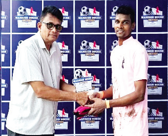 Cuncolim Union edge out Shiroda YC
in tight contest to reach semi-finals