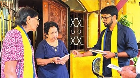 AAP Intensifies ‘BJPche Burak’ Campaign in South Goa With Door-to-Door Signature Drive Against Pothole-Ridden Roads