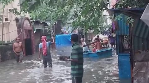 Heavy Overnight Rain Floods Kolkata, Traffic Paralyzed as Water Enters Homes