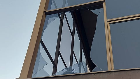 Seinäjoella katsomorakennuksen ikkuna oli särkynyt Hanneksen voimasta.