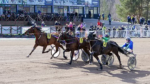 John Hoss (9) voittaa Vermossa.