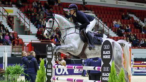 Nelli Pajuharju ja Cascada voittivat Pohjola Gold hallisarjan. HIHS:issä he hyppäävät yhtä tähteä.