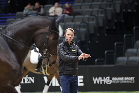 "Ei kädellä", Daniel Bachmann Andersen korostaa.