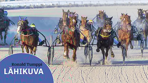 Turussa väkivahva Ronald Tumppi piti ulkoa kirineen Kukkarosuon Kurkon takanaan.