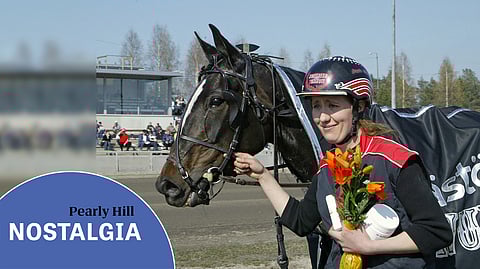 Pearly Hill toi nuoren Paula Stenbergin elämään vauhtia ja elämyksiä, joita hän muistelee lämmöllä. Vuonna 2006 Pearly Hill oli vienyt voiton Number Onessa ja Paula Stenberg sai voittokukat syliinsä.