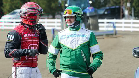 Juho Ihamuotila (oik.) tekee ohjastajista tiivistä yhteistyötä muun muassa Santtu Raitalan kanssa.