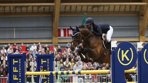 Essi Horttanainen ja Diamante de Dragon voittivat uloslyöntikisan, jonka viimeinen kierros käytiin 130-esteillä.