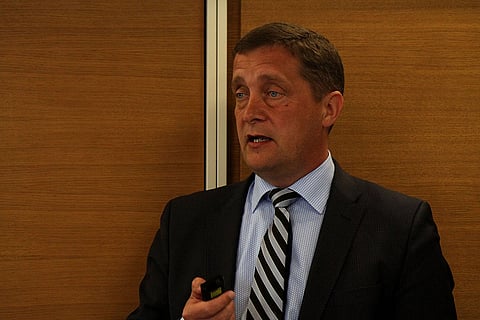 Suomen Hippoksen toimitusjohtaja Pekka Soini kartoitti järjestön valtuuskunnalle peliyhtiöiden yhdistämishankkeeseen liittyviä näkökantoja.