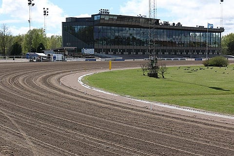 Ratamestari kehuu Finlandian olosuhteita