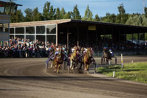 Riihimäen ravikesä tullee käynnistymään, mutta ilman yleisöä. Päätös tehdään ensi lauantaina radan hallituksen kokouksessa.
