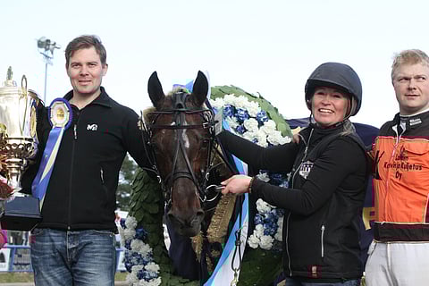 Vuonna 2013 Jarno ja Minna Kauhanen sekä Tommi Kylliäinen juhlivat Kouvolassa Womanizerin Kymi GP -voittoa. Nyt reissu meni toisenlaisissa merkeissä..