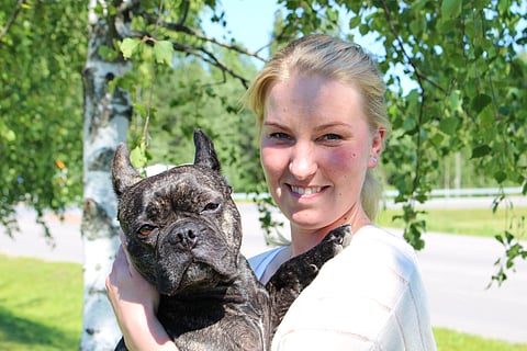 Myös Sorjosen koira Sofi muutti Ranskasta Suomeen.