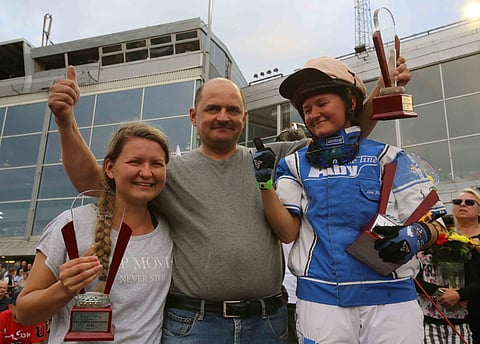 Ahon perhe sai jälleen iloita Art On Linen voitosta. Kuva: Totofoto