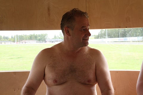 Saunashamaani Jouko Tarvainen analysoi kuninkuuskisojen avausmatkat saunan lauteilta.