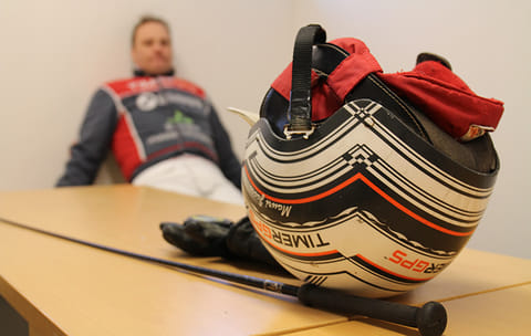 Mauri Jaara valmistautuu illan ajotehtävään Pikku-Arvon ohjissa.