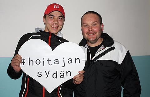 Alexis Pyykkönen työskentelee hoitajana Tommi Kylliäisen tallissa, Stefan Willstedt puolestaan Harri Koivusen tallissa.