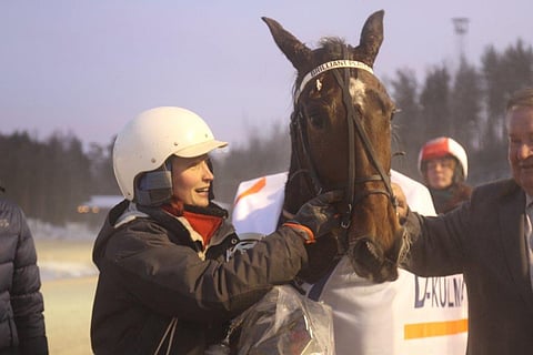 Irina Sarin ja Brilliant Player hymyilivät kilvan vuoden ensimmäisen T76-lähdö n jälkeen