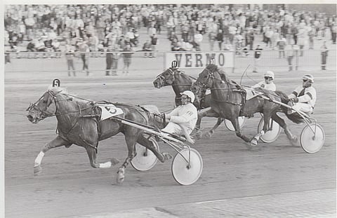 Vermossa 5.5.1993 tuli yksi Poika-Vinkauksen uran 54 voitosta. Terho Rautiainen ajoi. Molari/Pertti Semi (10) ja Tinuri/Lars-Erik Stenberg (11) ottivat muut totosijat. Kuva HU:n arkisto.