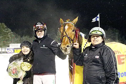 Sabrina Erus, Mika Forss ja Jalmari Svart ovat muodostaneet toimivan joukkueen Vitterin ympärille.