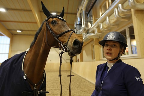 Hanna Tardiveau emännöi Bernhardin kanssa sunnuntaina Ainossa.