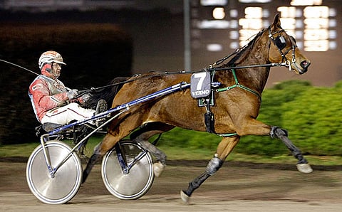 Illan avauskohde on tasaisesti pelattu pieni lähtö, jossa Make Me Happylla on peliosuuttaan parempi voittosauma.