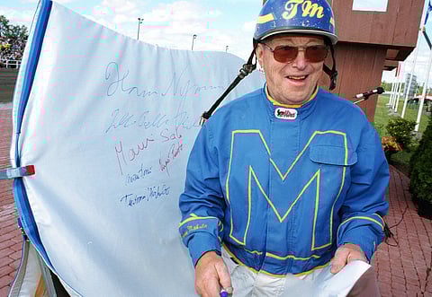 Tuomo Mäkelän ajopuku vaihtui useasti vuosikymmenten varrella.