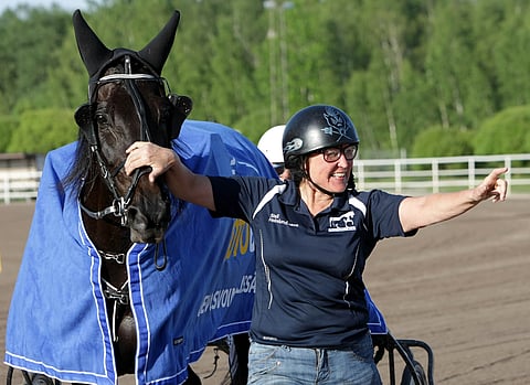 Seabiscuit ja sen hoitaja ratsastuksenopettaja Malin Holmlund, valmentaja Ivar Holmlundin vaimo, ottivat ilon irti Vermossa.