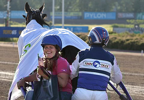 Nina Pettersson-Perklen oli hurmaavan ilahtunut hevosensa Pension Killerin ja Pekka Korven napakympistä.
